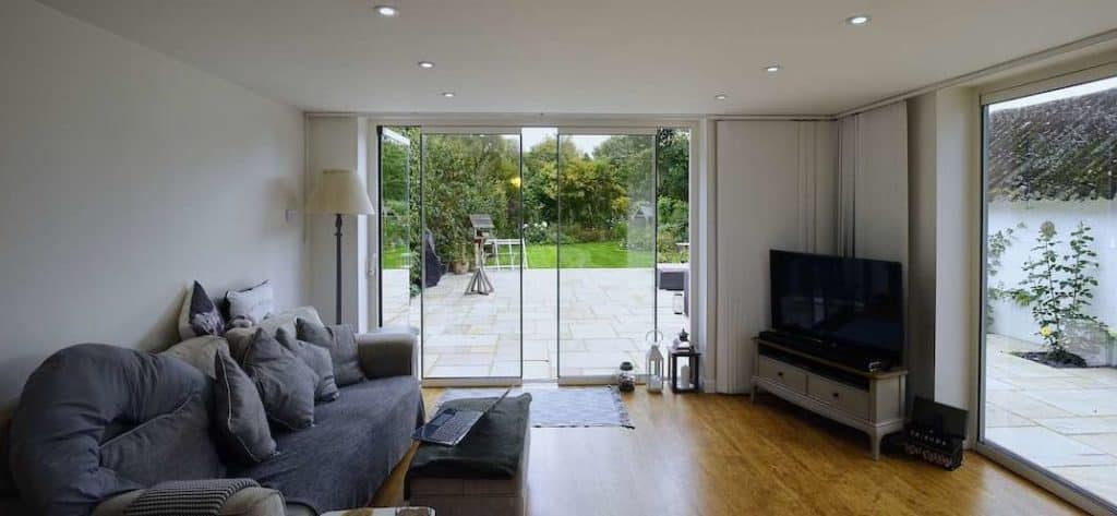 how to open and close frameless bifolding doors