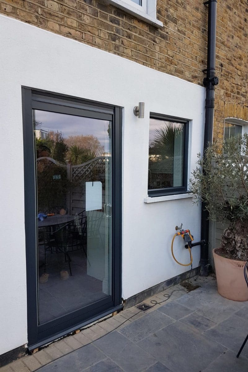 SE4 frameless doors and window image 5