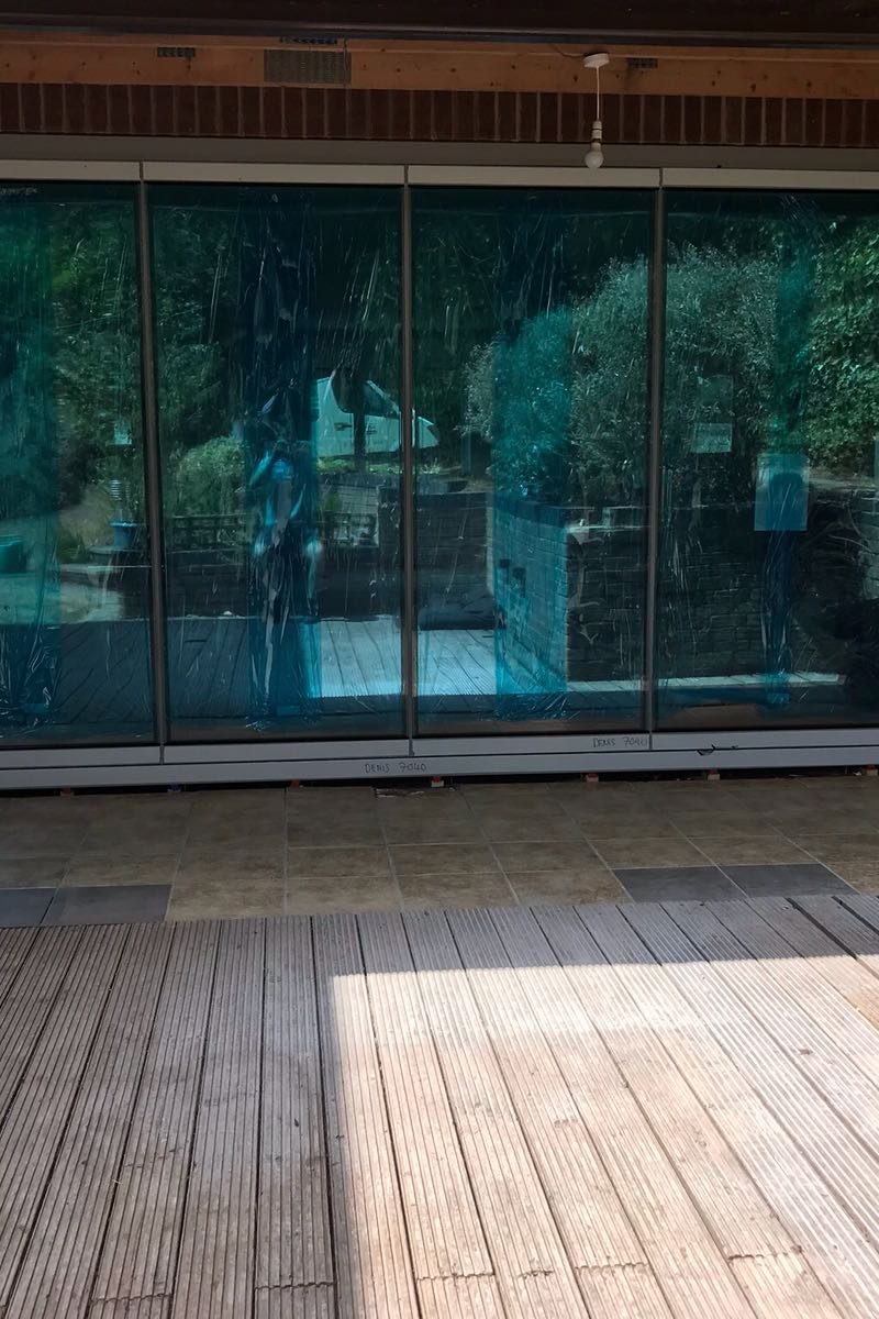 Nottinghamshire Frameless slide and fold doors.